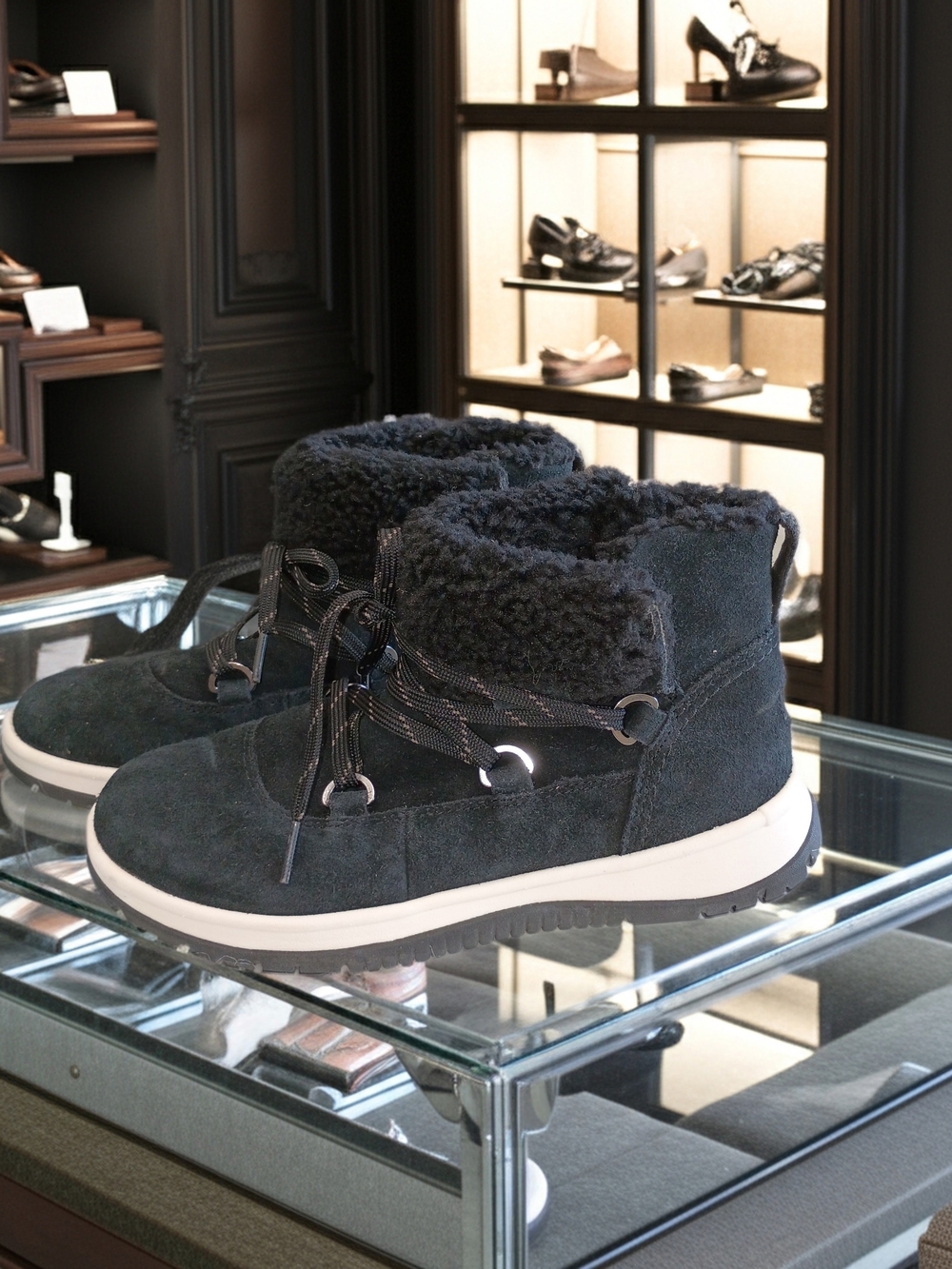 New UGG Lakeside Heritage Womens Black Waterproof Suede Sherpa-Lined Ankle Boots
